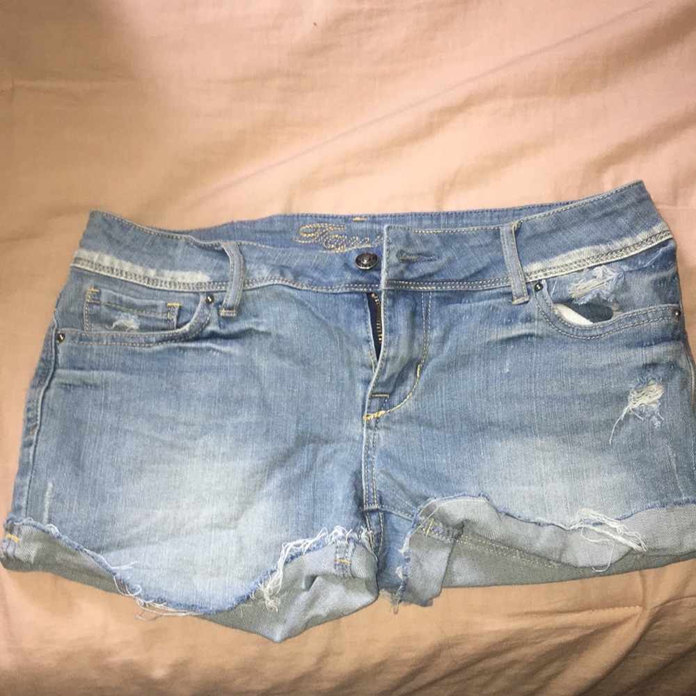 DELIA’S JEAN SHORTS (SIZE 5/6)
